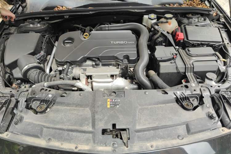 Used Buick Regal 2024 25T Deluxe Edition Engine Bay