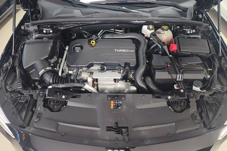 Used Buick Regal 2024 25T Deluxe Edition Engine Bay