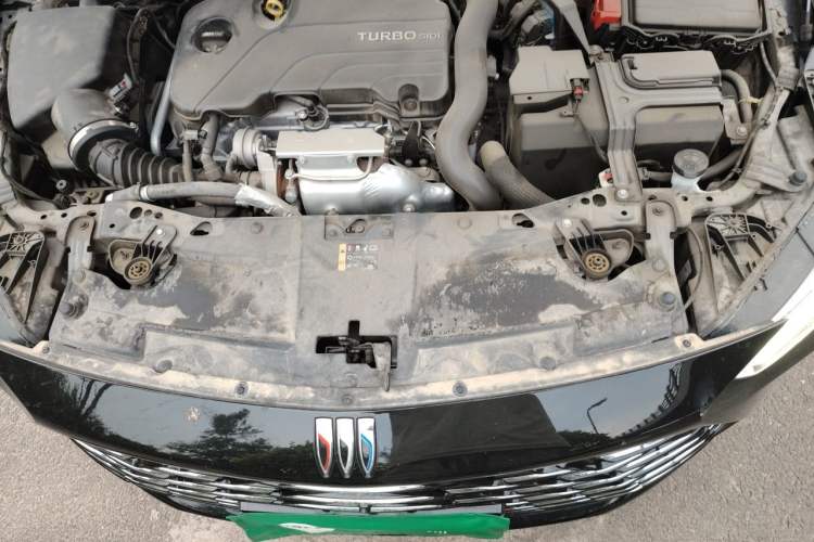Used Buick Regal 2024 25T Deluxe Edition Engine Bay