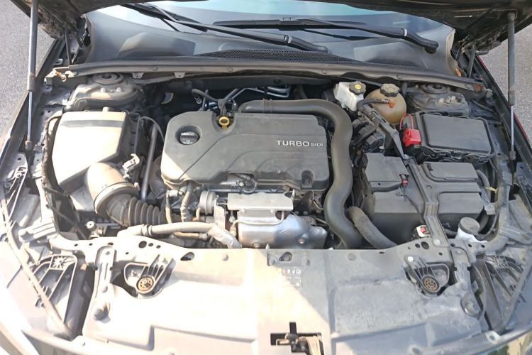 Used Buick Regal 2024 25T Deluxe Edition Engine Bay