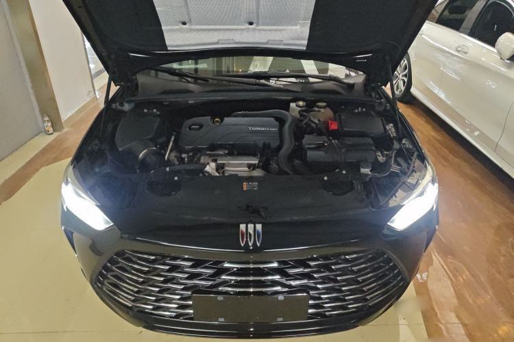 Used Buick Regal 2024 25T Deluxe Edition Engine Bay