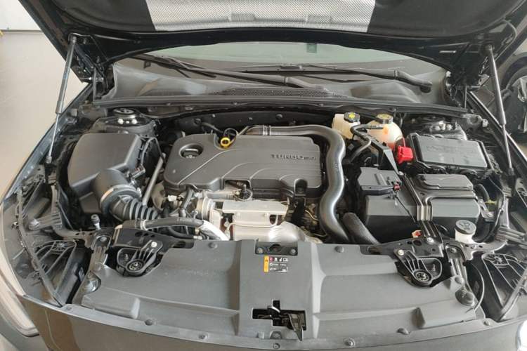 Used Buick Regal 2024 25T Deluxe Edition Engine Bay