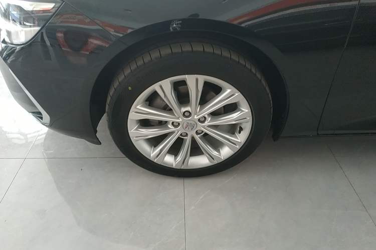 Used Buick Regal 2024 28T Luxury Edition Exterior 4
