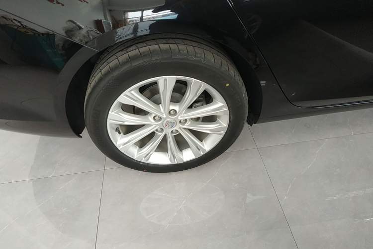 Used Buick Regal 2024 28T Luxury Edition Exterior 5