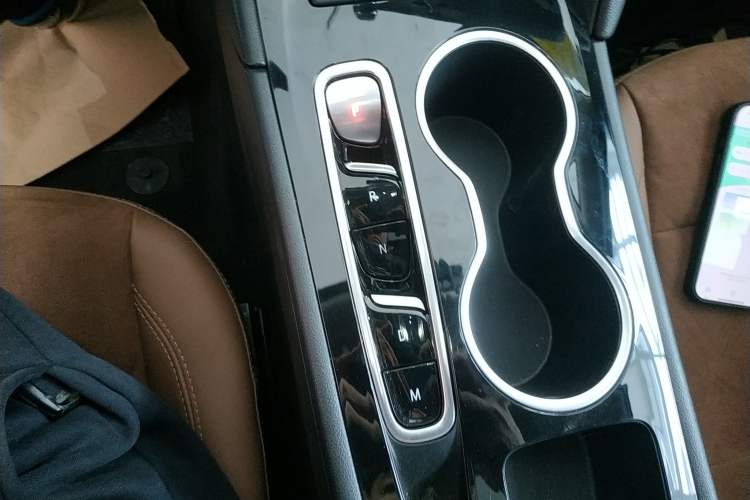 Used Buick Regal 2024 28T Luxury Edition Gear Lever