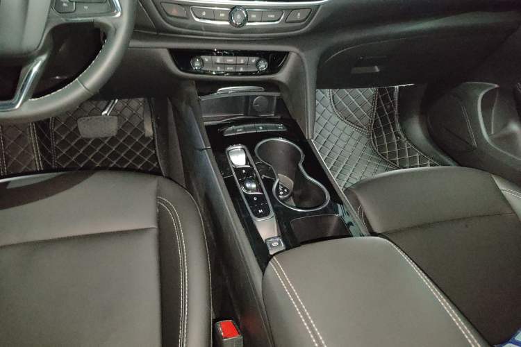 Used Buick Regal 2024 25T Deluxe Edition Gear Lever