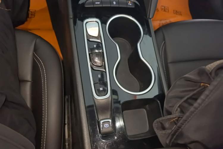 Used Buick Regal 2024 25T Deluxe Edition Gear Lever