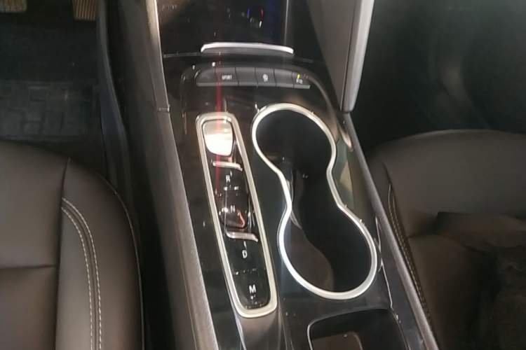 Used Buick Regal 2024 25T Deluxe Edition Gear Lever