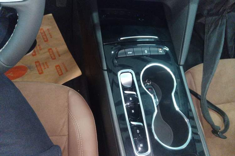 Used Buick Regal 2024 28T Luxury Edition Gear Lever