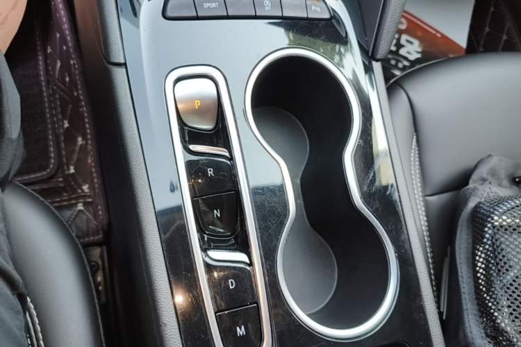 Used Buick Regal 2024 25T Deluxe Edition Gear Lever