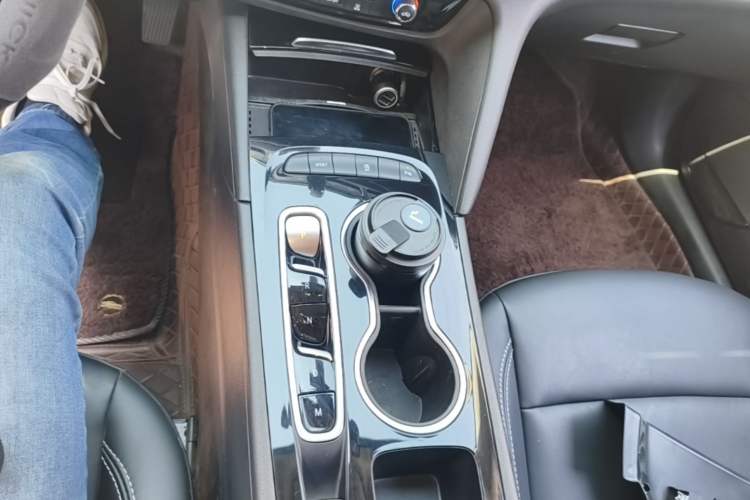 Used Buick Regal 2024 25T Deluxe Edition Gear Lever
