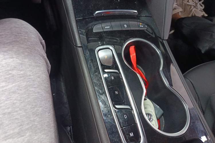 Used Buick Regal 2024 Revised 25T Ultra-Comfort Edition Gear Lever