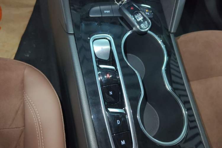 Used Buick Regal 2024 28T Luxury Edition Gear Lever