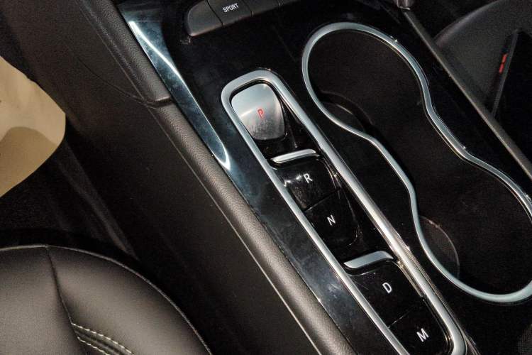 Used Buick Regal 2024 25T Deluxe Edition Gear Lever