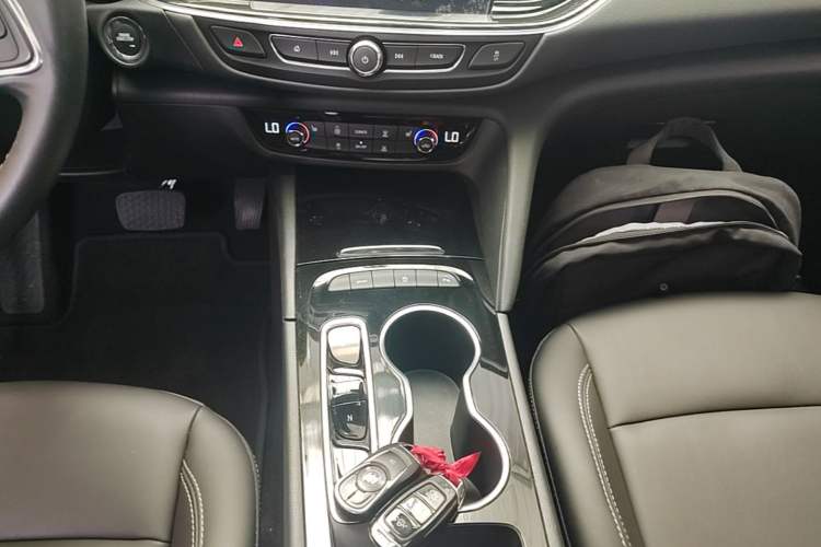 Used Buick Regal 2024 25T Deluxe Edition Gear Lever