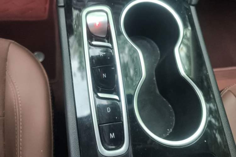 Used Buick Regal 2024 28T Luxury Edition Gear Lever