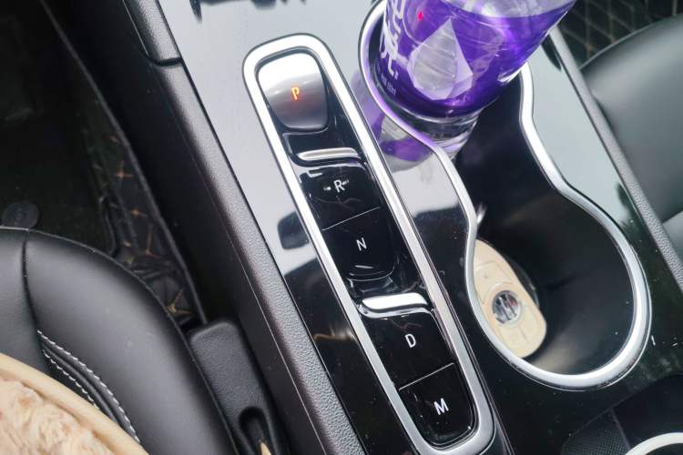 Used Buick Regal 2024 25T Deluxe Edition Gear Lever