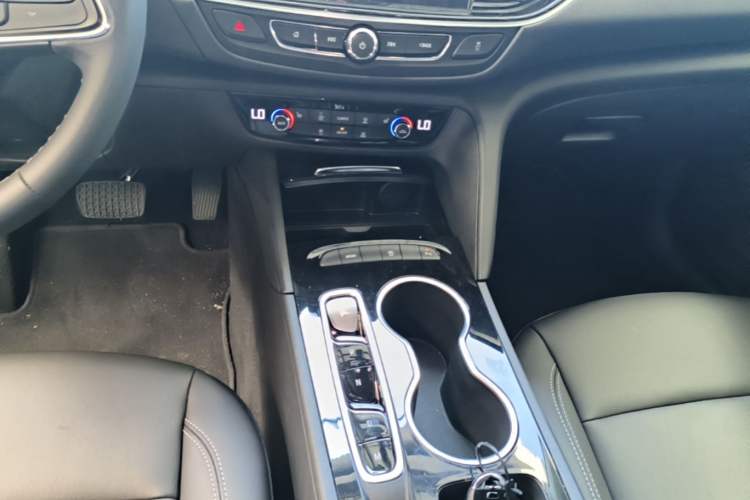 Used Buick Regal 2024 Revised 25T Ultra-Comfort Edition Gear Lever
