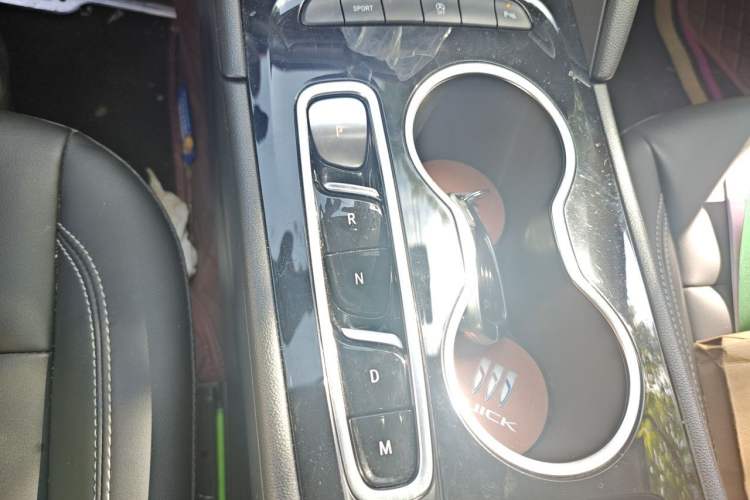 Used Buick Regal 2024 25T Deluxe Edition Gear Lever
