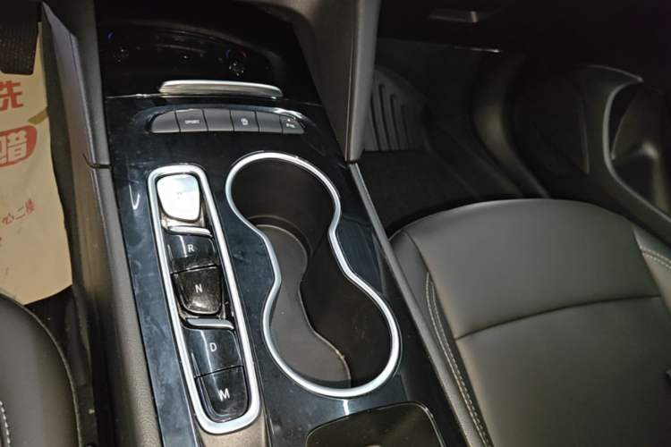 Used Buick Regal 2024 25T Deluxe Edition Gear Lever
