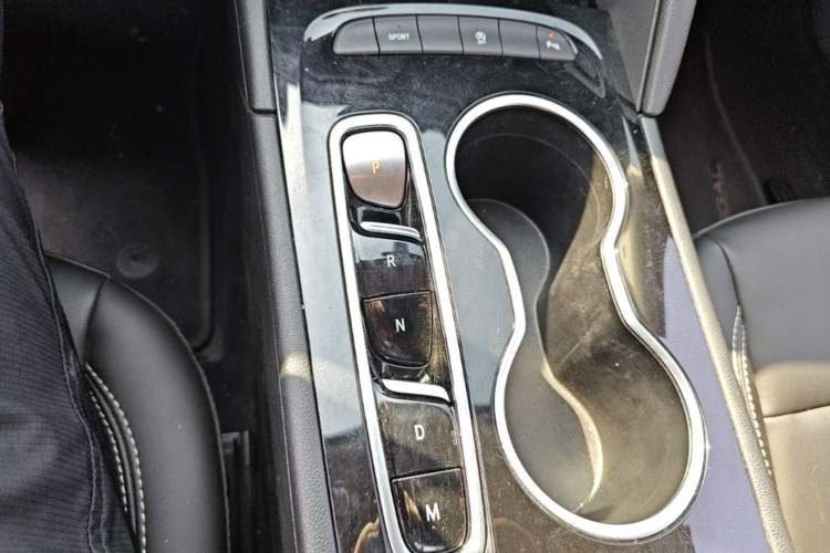 Used Buick Regal 2024 25T Deluxe Edition Gear Lever