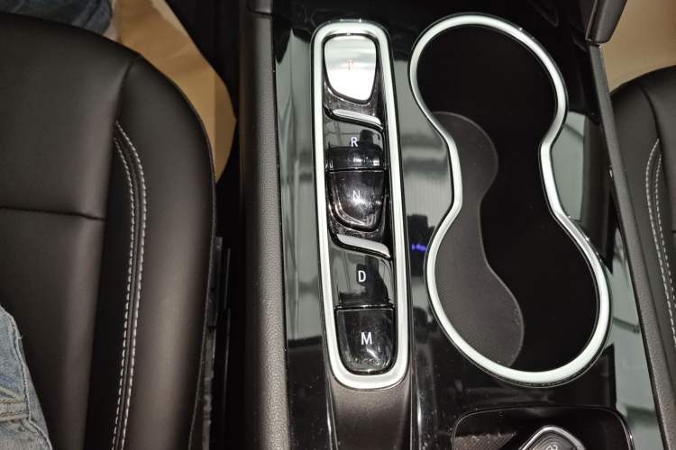 Used Buick Regal 2024 25T Deluxe Edition Gear Lever