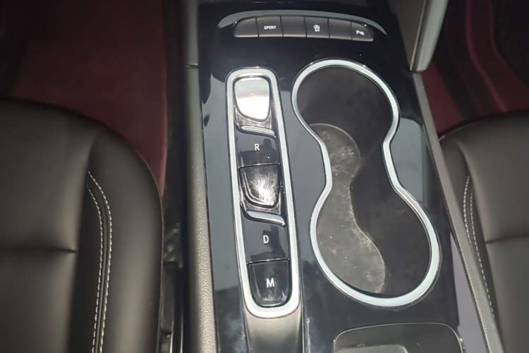 Used Buick Regal 2024 25T Deluxe Edition Gear Lever