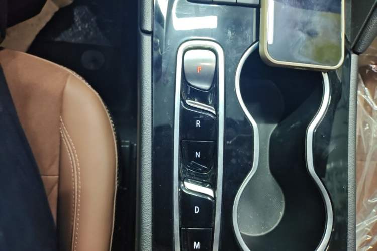 Used Buick Regal 2024 28T Luxury Edition Gear Lever