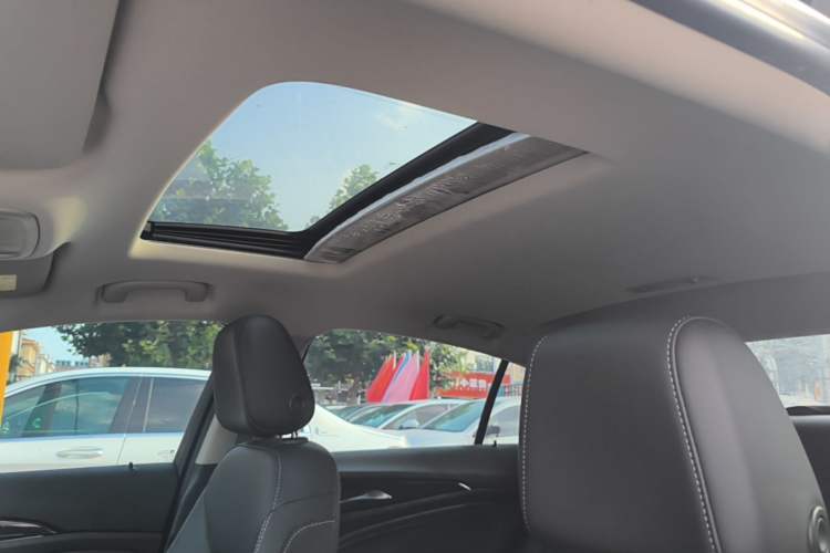 Used Buick Regal 2024 25T Deluxe Edition Headliner