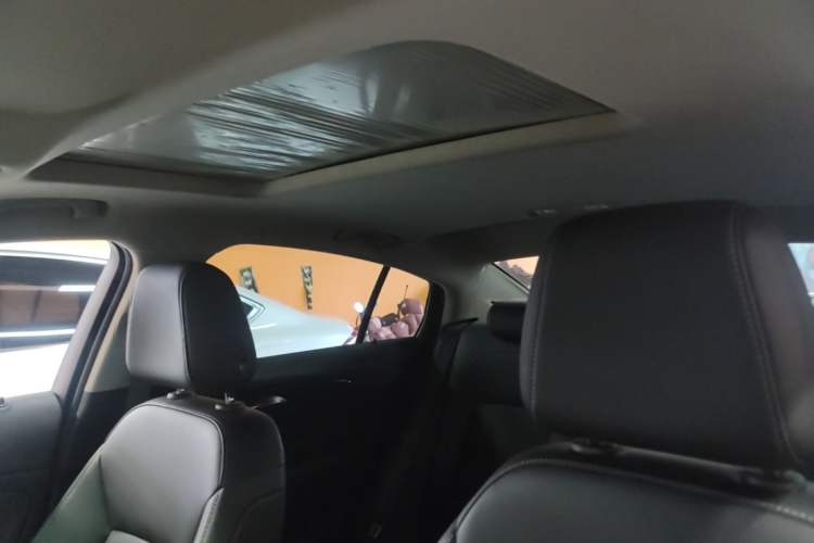Used Buick Regal 2024 25T Deluxe Edition Headliner