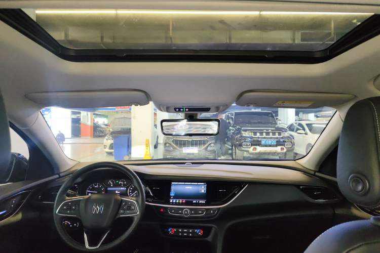 Used Buick Regal 2024 25T Deluxe Edition Headliner