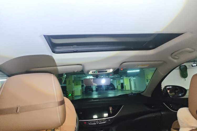 Used Buick Regal 2024 28T Luxury Edition Headliner