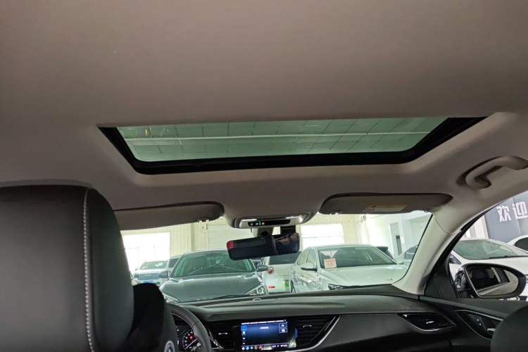 Used Buick Regal 2024 25T Deluxe Edition Headliner