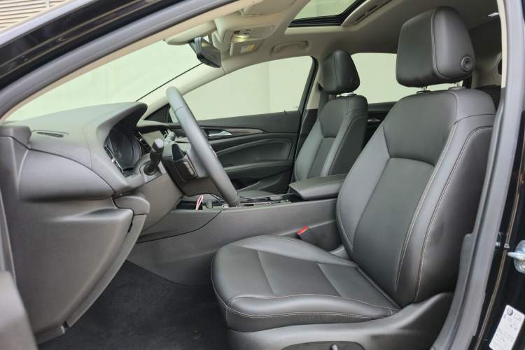 Used Buick Regal 2024 25T Deluxe Edition Interior 1