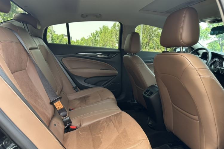 Used Buick Regal 2024 28T Luxury Edition Interior 10
