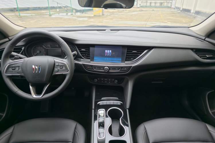 Used Buick Regal 2024 25T Deluxe Edition Interior 2