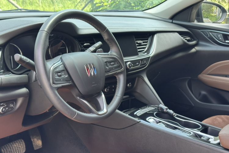 Used Buick Regal 2024 28T Luxury Edition Interior 2