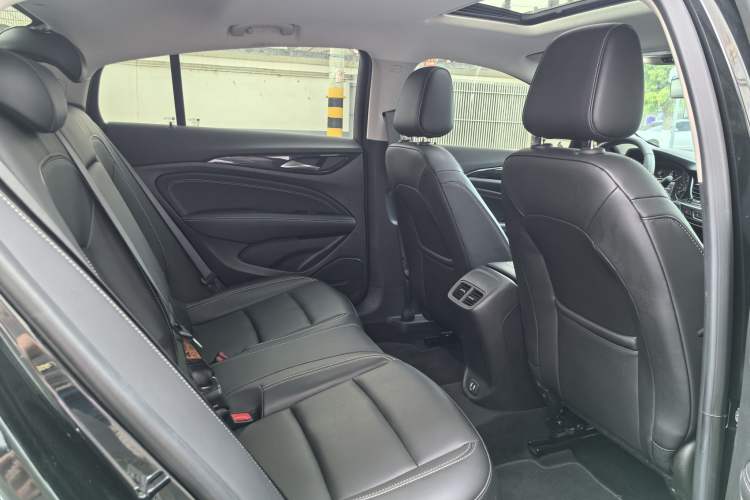 Used Buick Regal 2024 25T Deluxe Edition Interior 2
