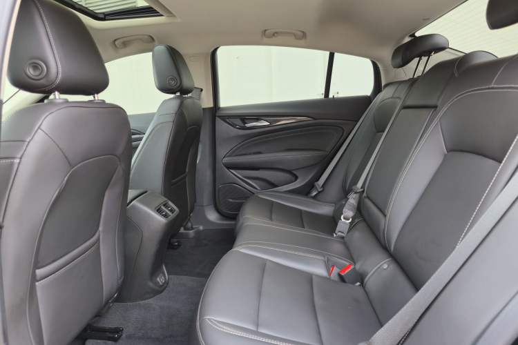 Used Buick Regal 2024 25T Deluxe Edition Interior 3