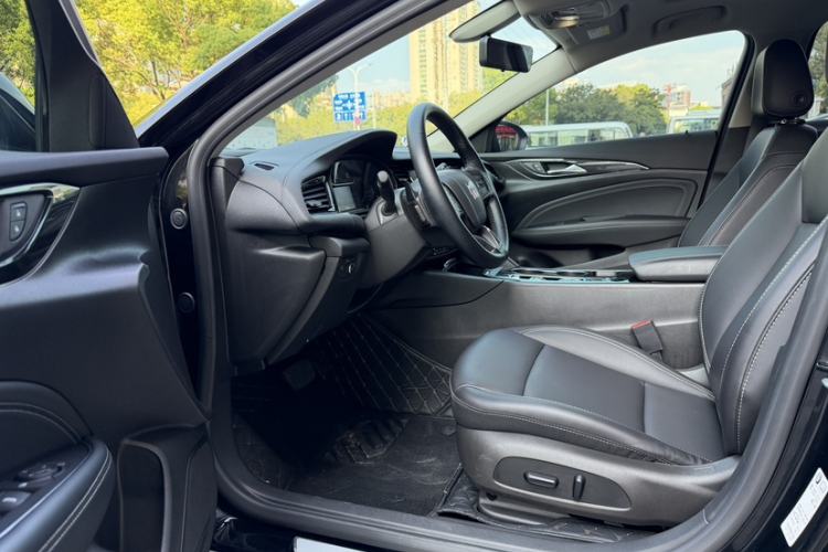 Used Buick Regal 2024 25T Deluxe Edition Interior 3