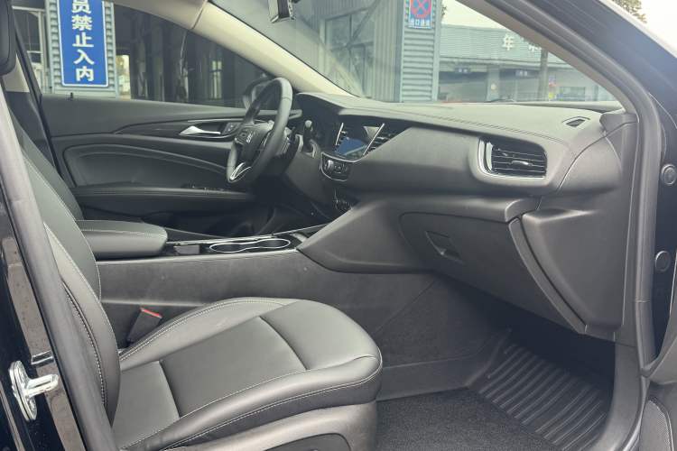 Used Buick Regal 2024 25T Deluxe Edition Interior 3