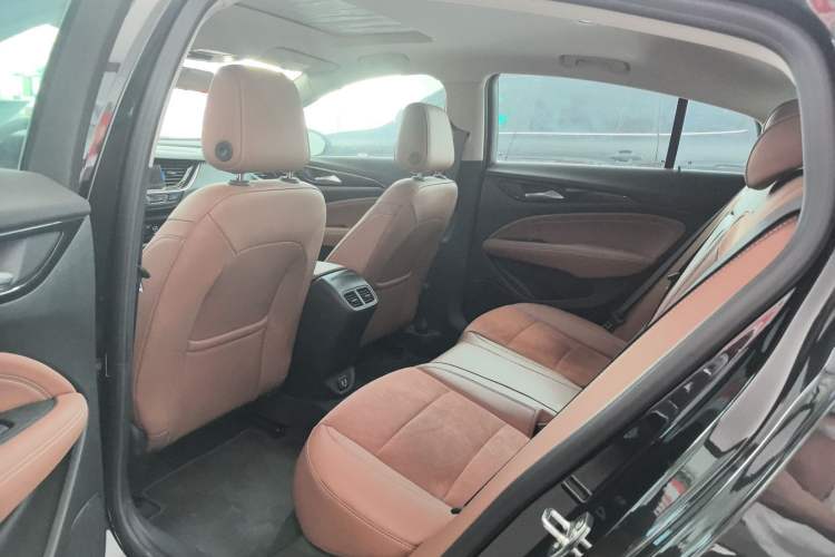 Used Buick Regal 2024 28T Luxury Edition Interior 8