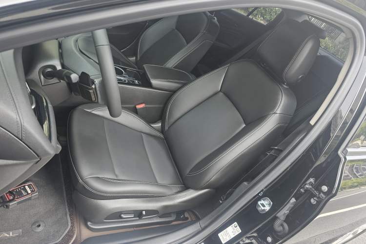 Used Buick Regal 2024 25T Deluxe Edition Left Front Seat