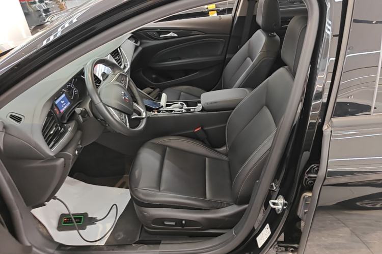 Used Buick Regal 2024 25T Deluxe Edition Left Front Seat