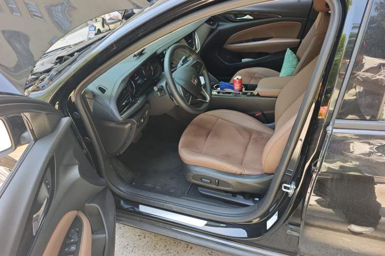 Used Buick Regal 2024 Restyled 28T Luxury Edition Left Front Seat