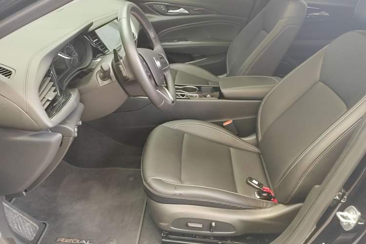 Used Buick Regal 2024 25T Deluxe Edition Left Front Seat