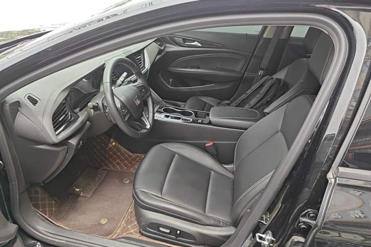 Used Buick Regal 2024 25T Deluxe Edition Left Front Seat
