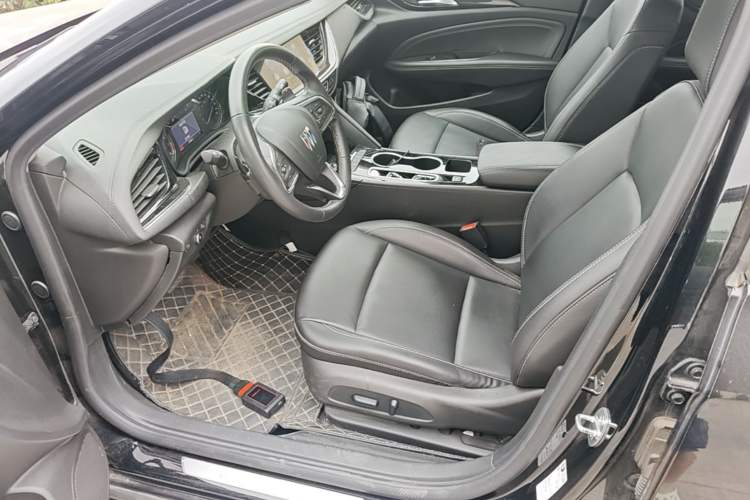 Used Buick Regal 2024 25T Deluxe Edition Left Front Seat