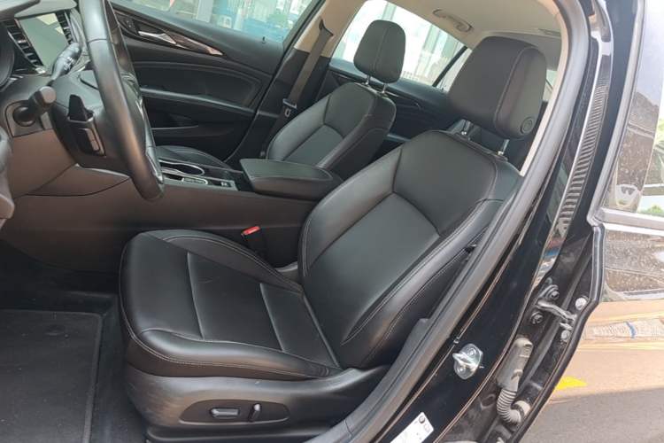 Used Buick Regal 2024 25T Deluxe Edition Left Front Seat