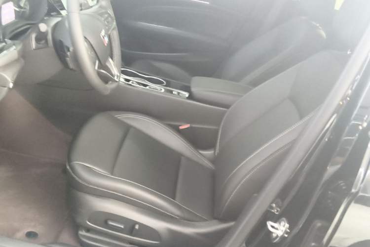 Used Buick Regal 2024 25T Deluxe Edition Left Front Seat